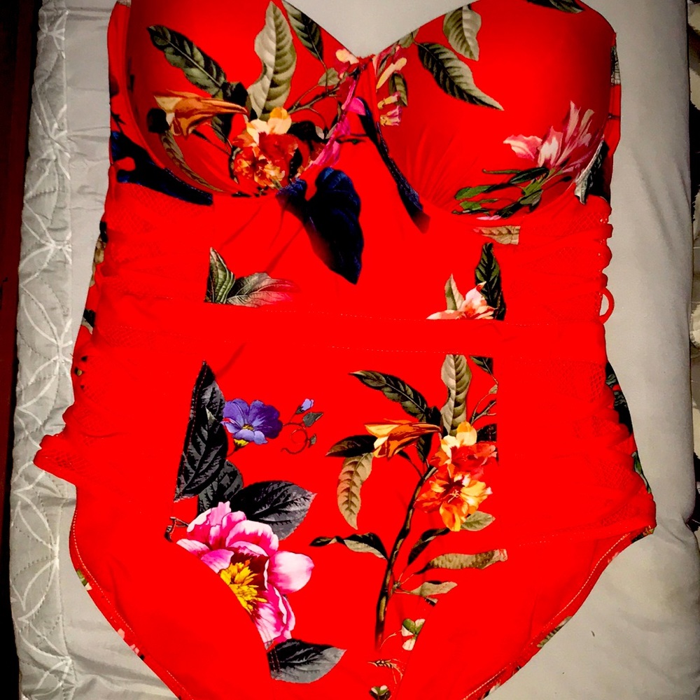Size 1x beautiful swimsuit from Burlington